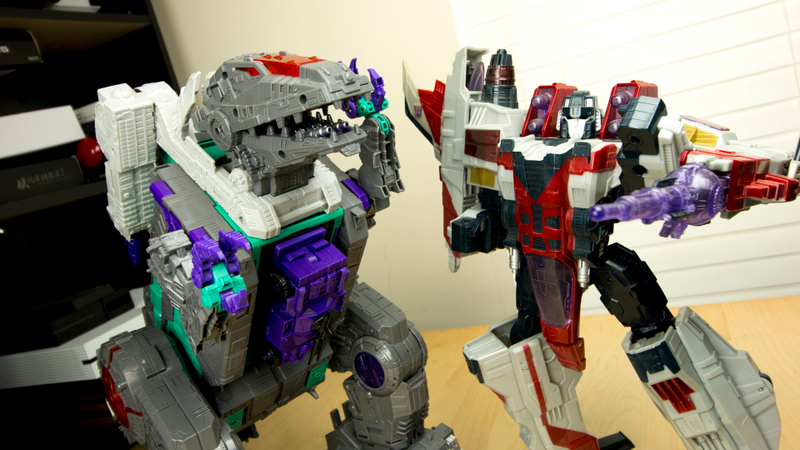 Giant Starscream is standing on his tiptoes in this shot.